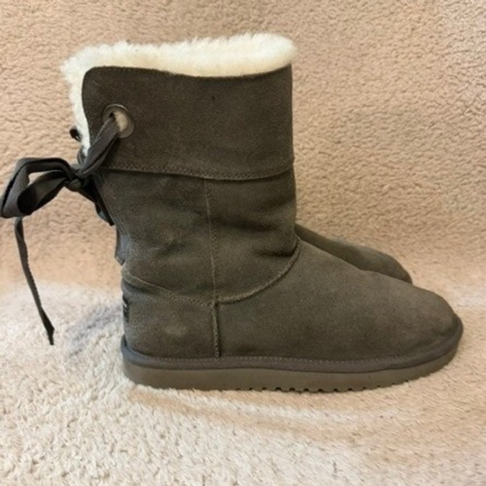 Koolaburra by UGG Boots Women's 7 Grey Victoria Short Bow Back Suede Fur Lined